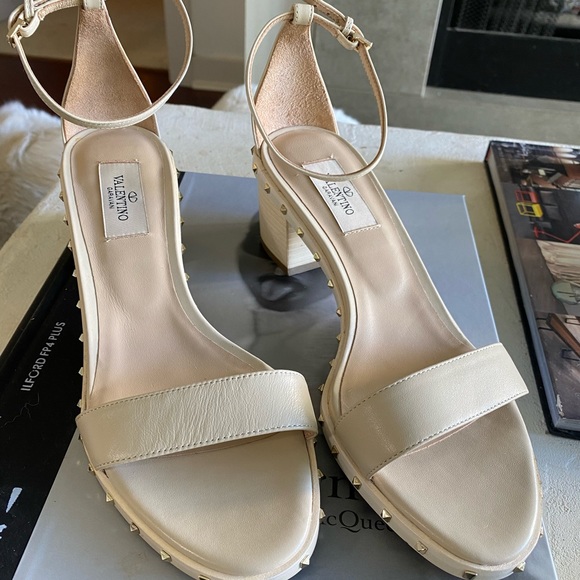 Valentino Sandals EUC - Picture 1 of 4